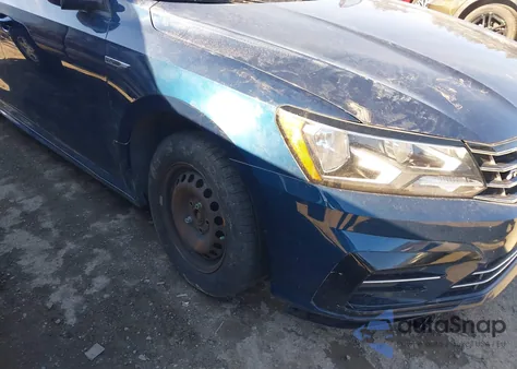 2018 Volkswagen Passat 2.0T R-Line/2.0T S из США, поврежденный, VIN 1VWAA7A35JC036136